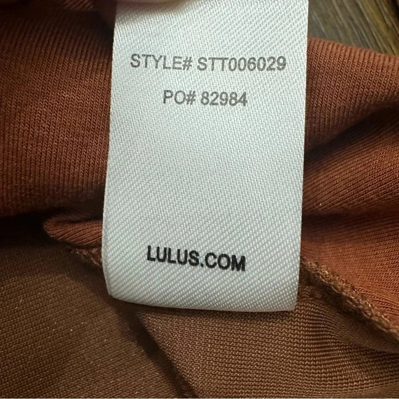 NWT Lulus square-neck satin bodysuit. Long sleeves, amber rust brown. Sz small. - Picture 6 of 9